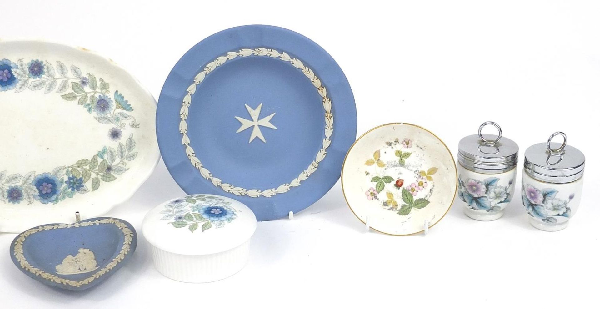 Assorted Wedgwood and Worcester ceramics including blue and white Jasperware vase, plates, pin - Image 3 of 3