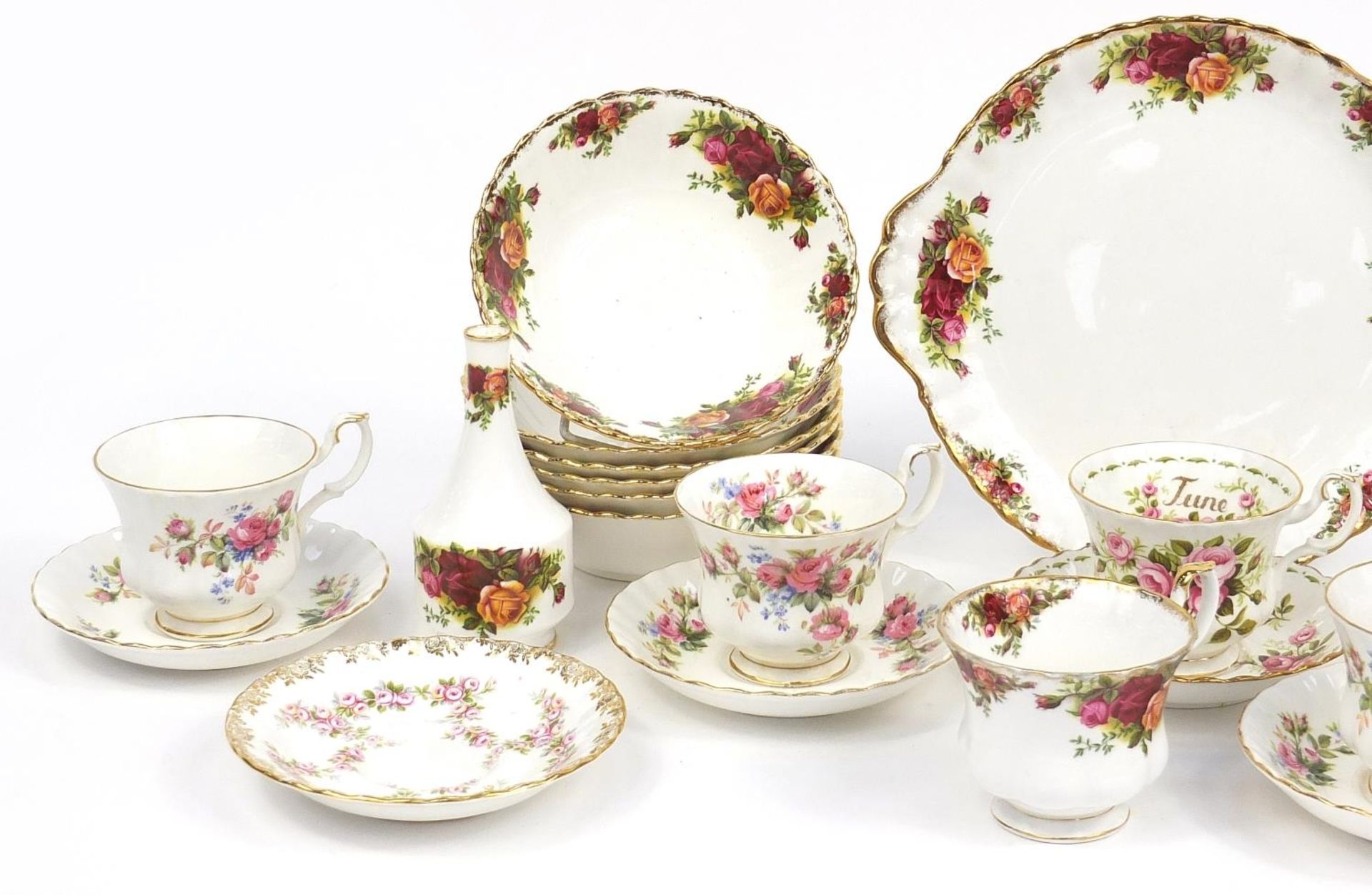 Selection of Royal Albert Old Country Roses including pudding basins and cake plate and Royal Albert - Image 2 of 3
