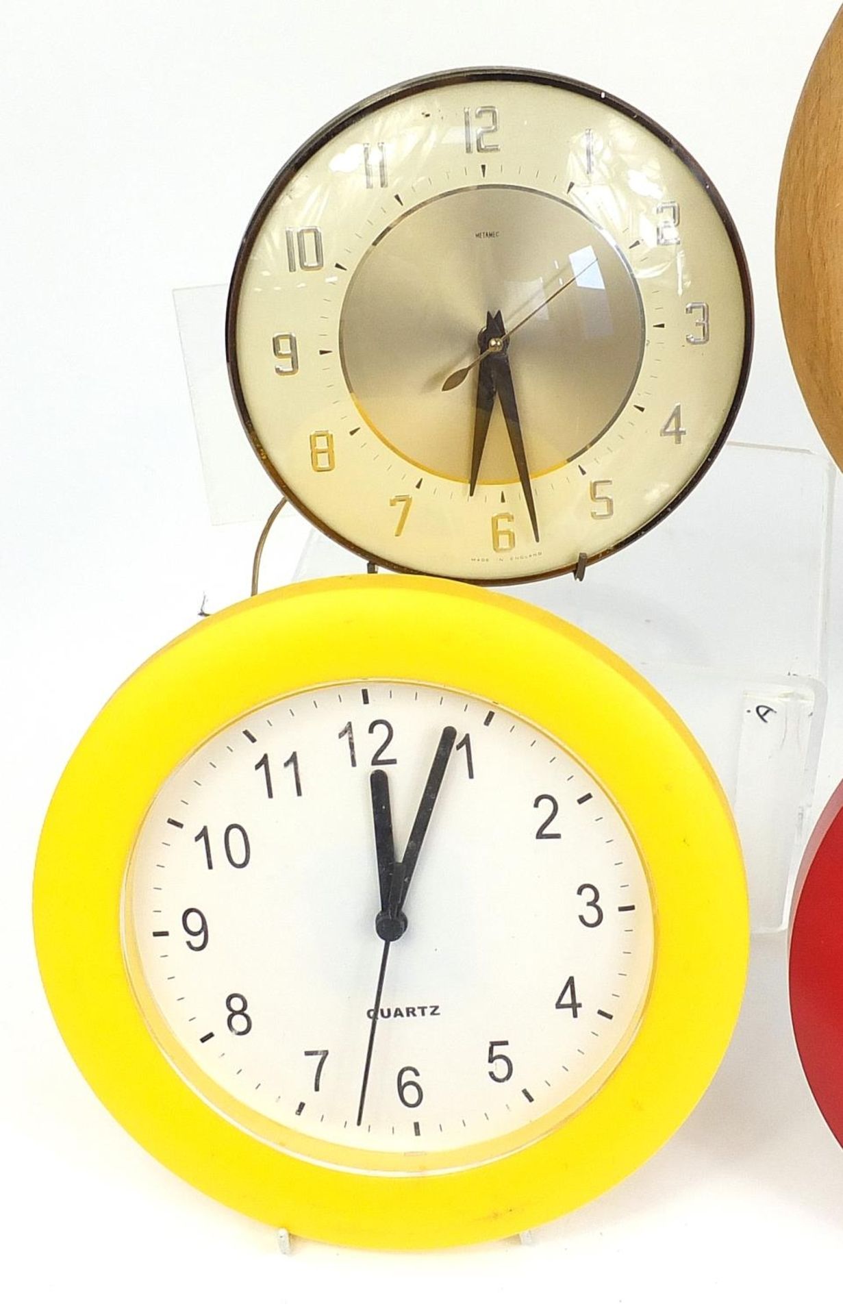 Selection of wall clocks including a retro Metamec example, the largest 33cm round - Image 2 of 3
