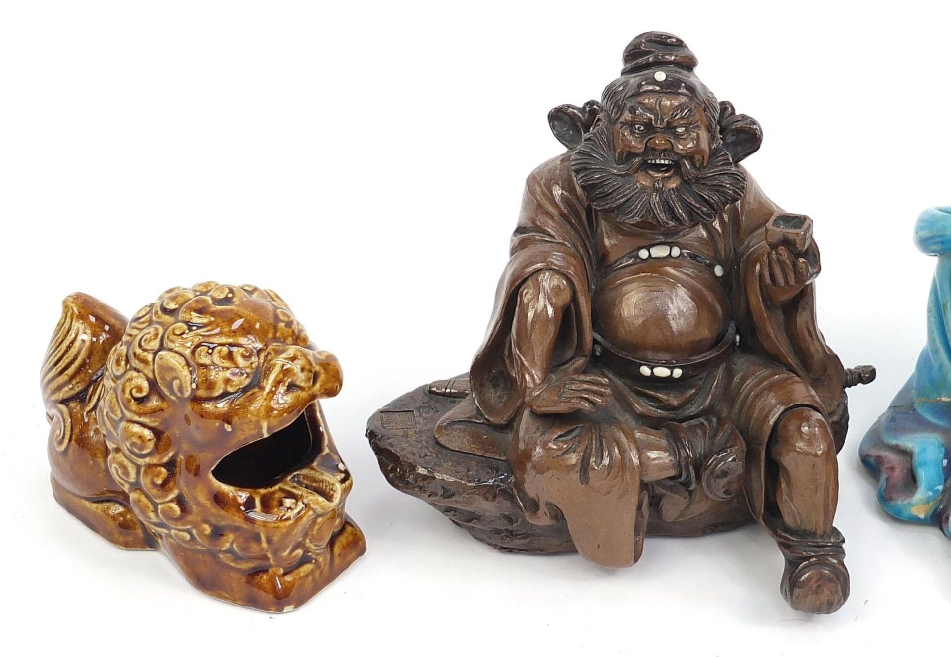 Two seated Chinese ceramic Elders, Foo dog and bronzed Tang style horse, the largest 19cm high - Bild 2 aus 6