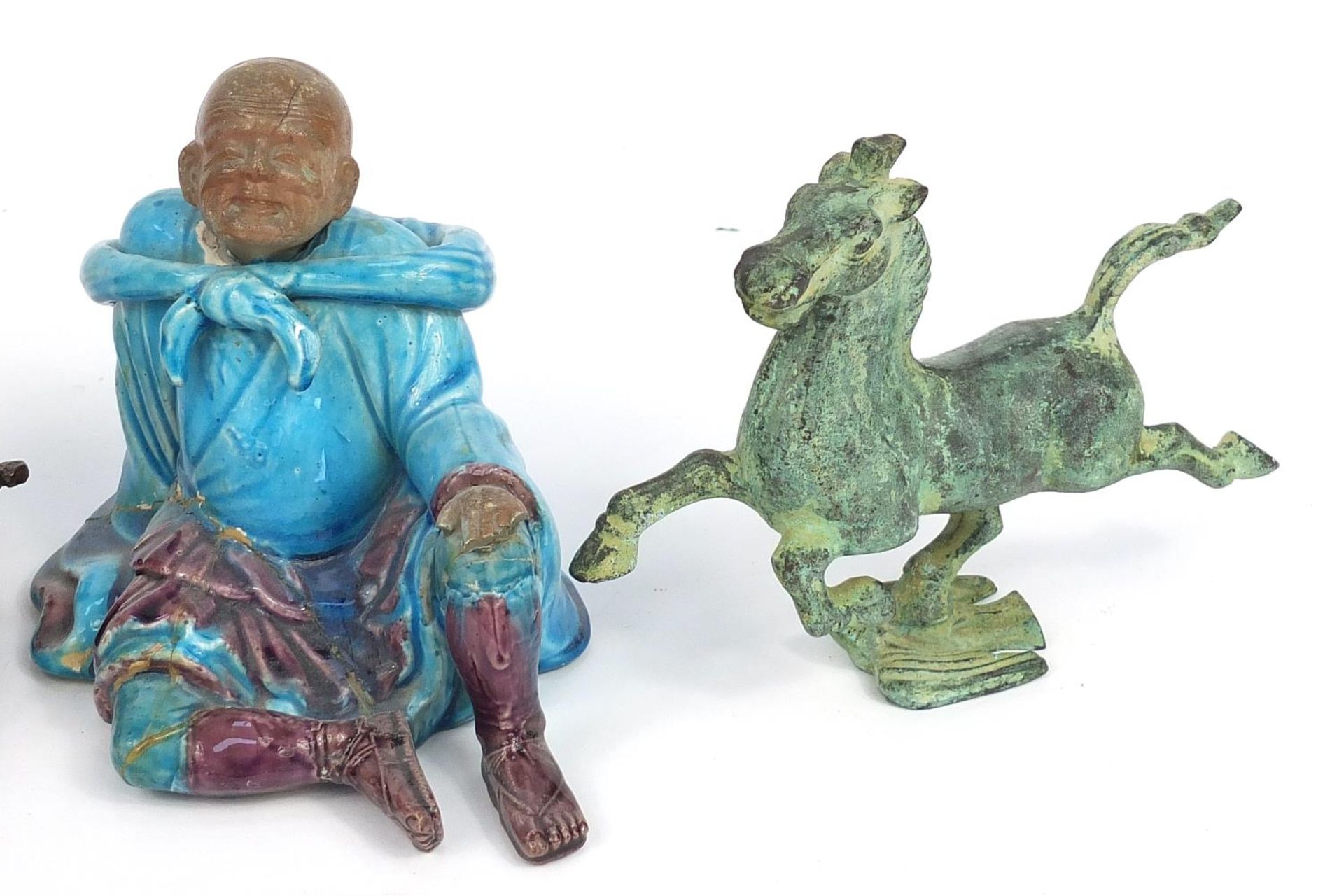 Two seated Chinese ceramic Elders, Foo dog and bronzed Tang style horse, the largest 19cm high - Bild 3 aus 6