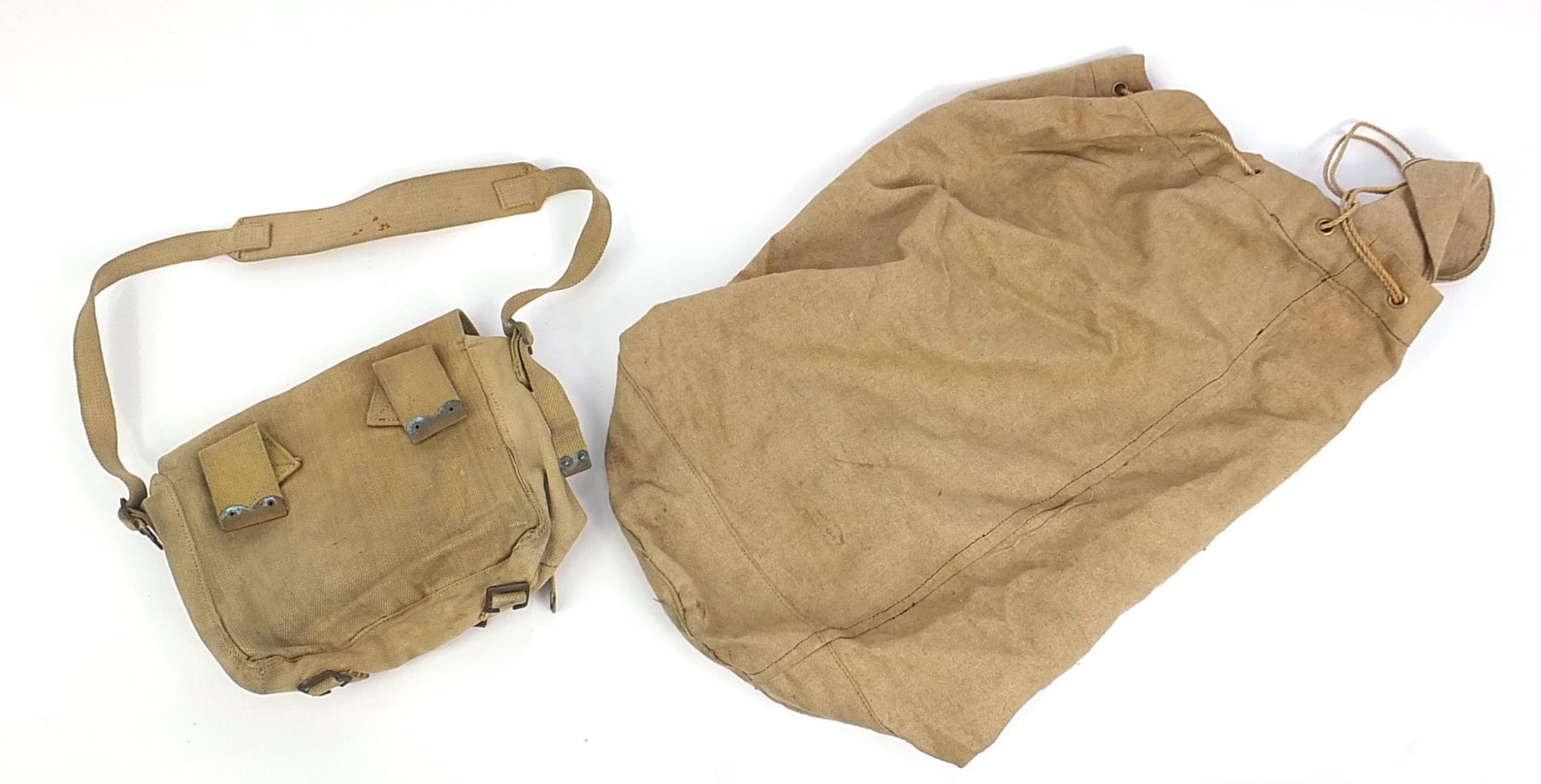 World War II military canvas satchel J C A H 1942 together with a canvas kitbag, 72cm in length - Bild 2 aus 4