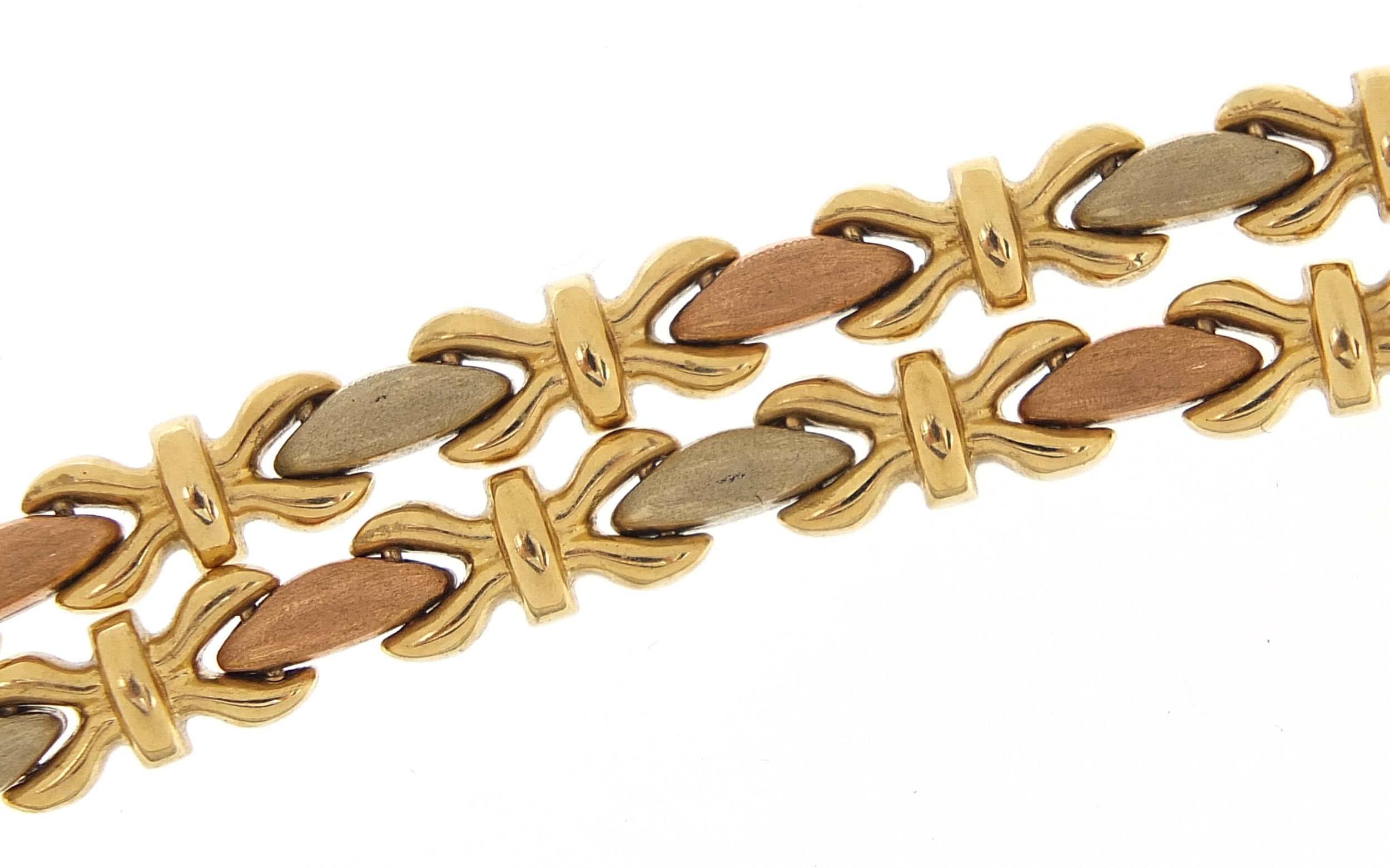 9ct three tone gold necklace, 40cm in length, 22.0g - this lot is sold without buyer's premium