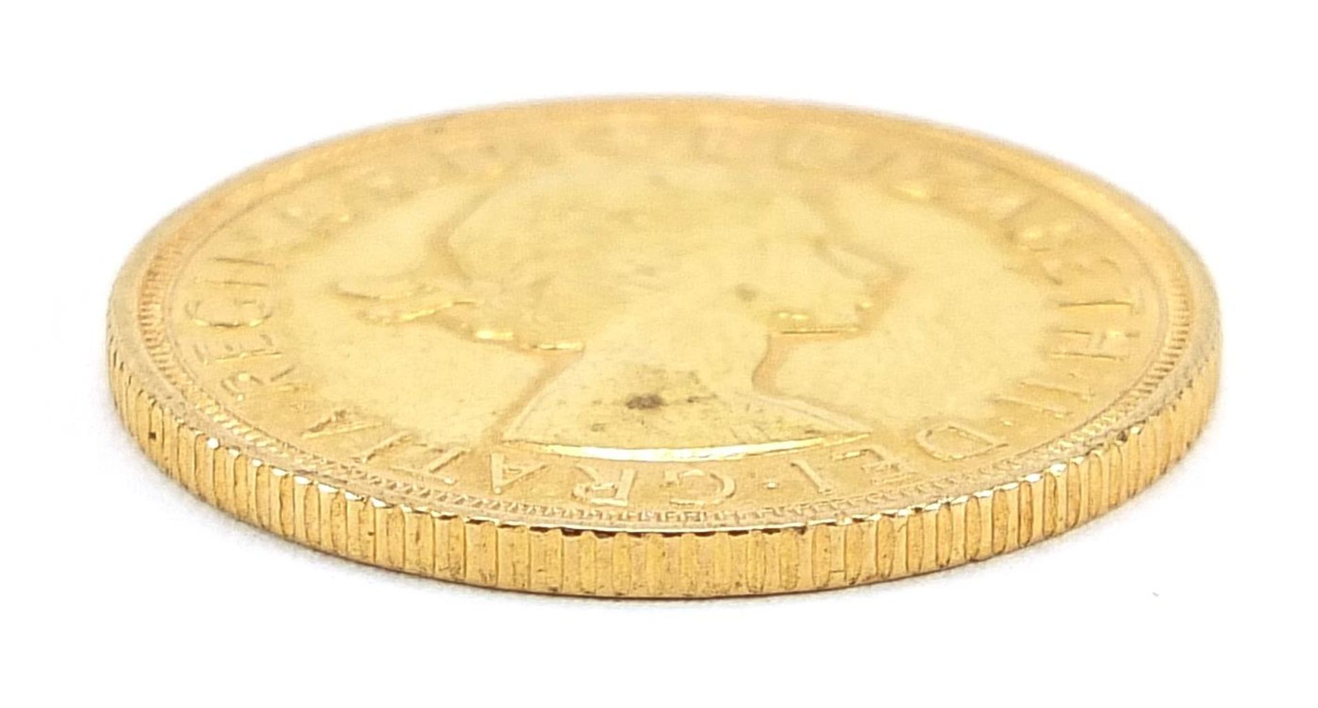 Elizabeth II 1962 gold sovereign - this lot is sold without buyer's premium - Image 3 of 3