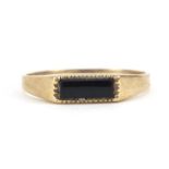 9ct gold black onyx ring, size O, 1.3g