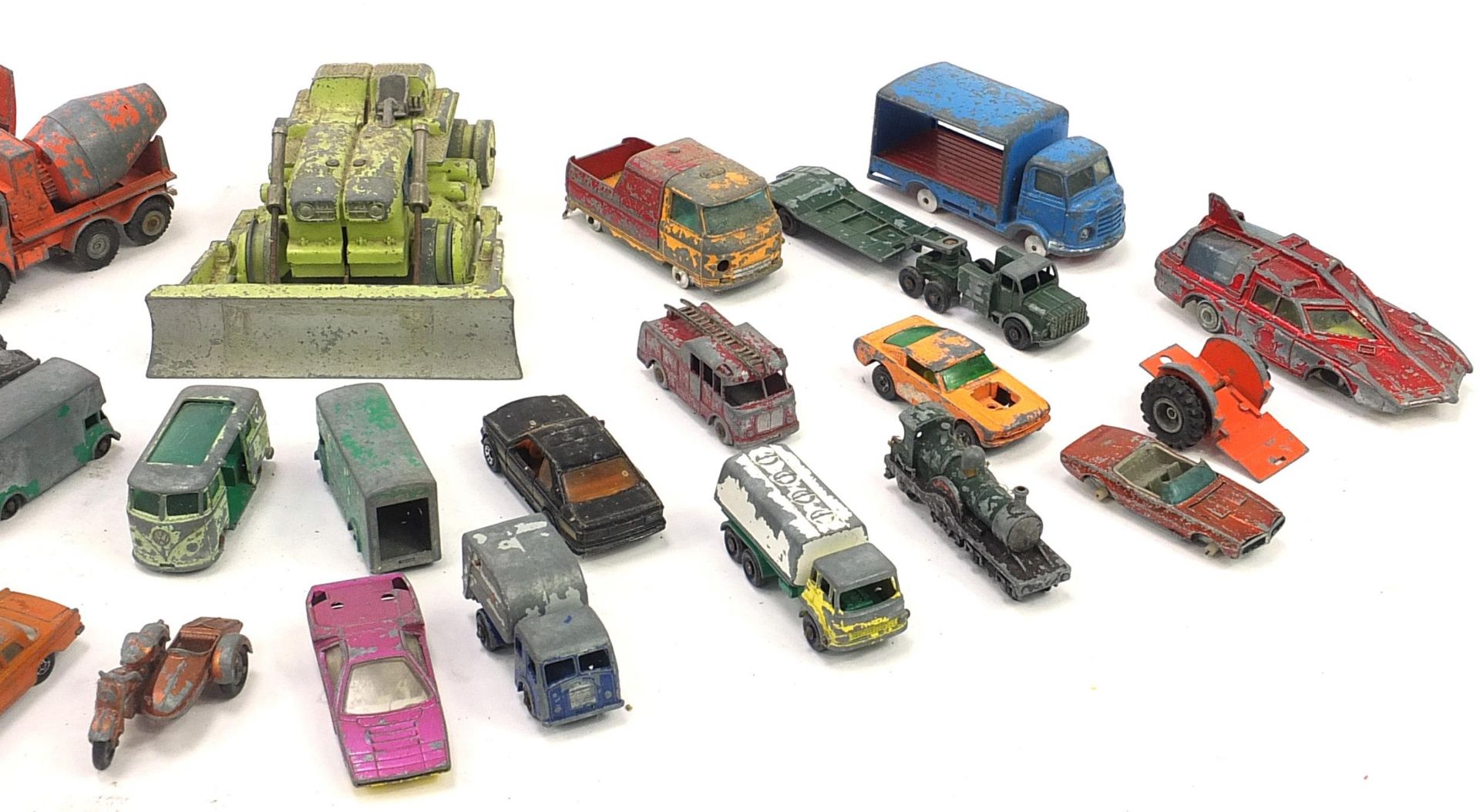 Vintage diecast vehicles including Dinky, Corgi and Matchbox by Lesney - Image 3 of 3