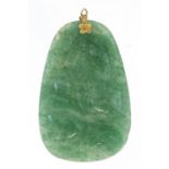 Chinese carved green jade pendant with yellow metal mount, 5cm high