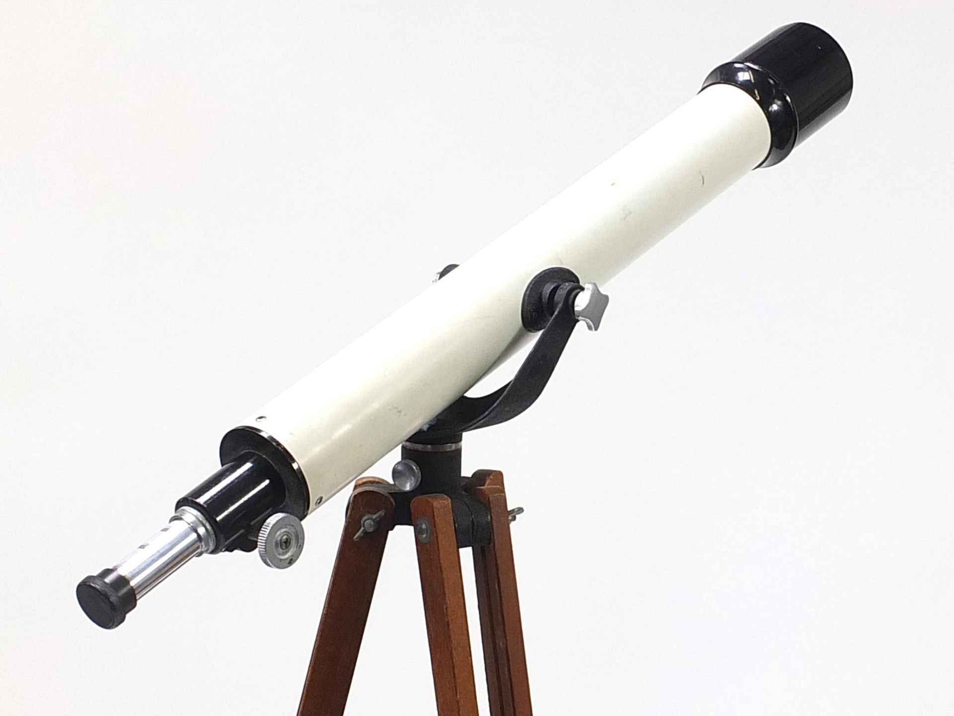 Unnamed telescope mounted on a military style adjustable tripod stand - Image 4 of 4