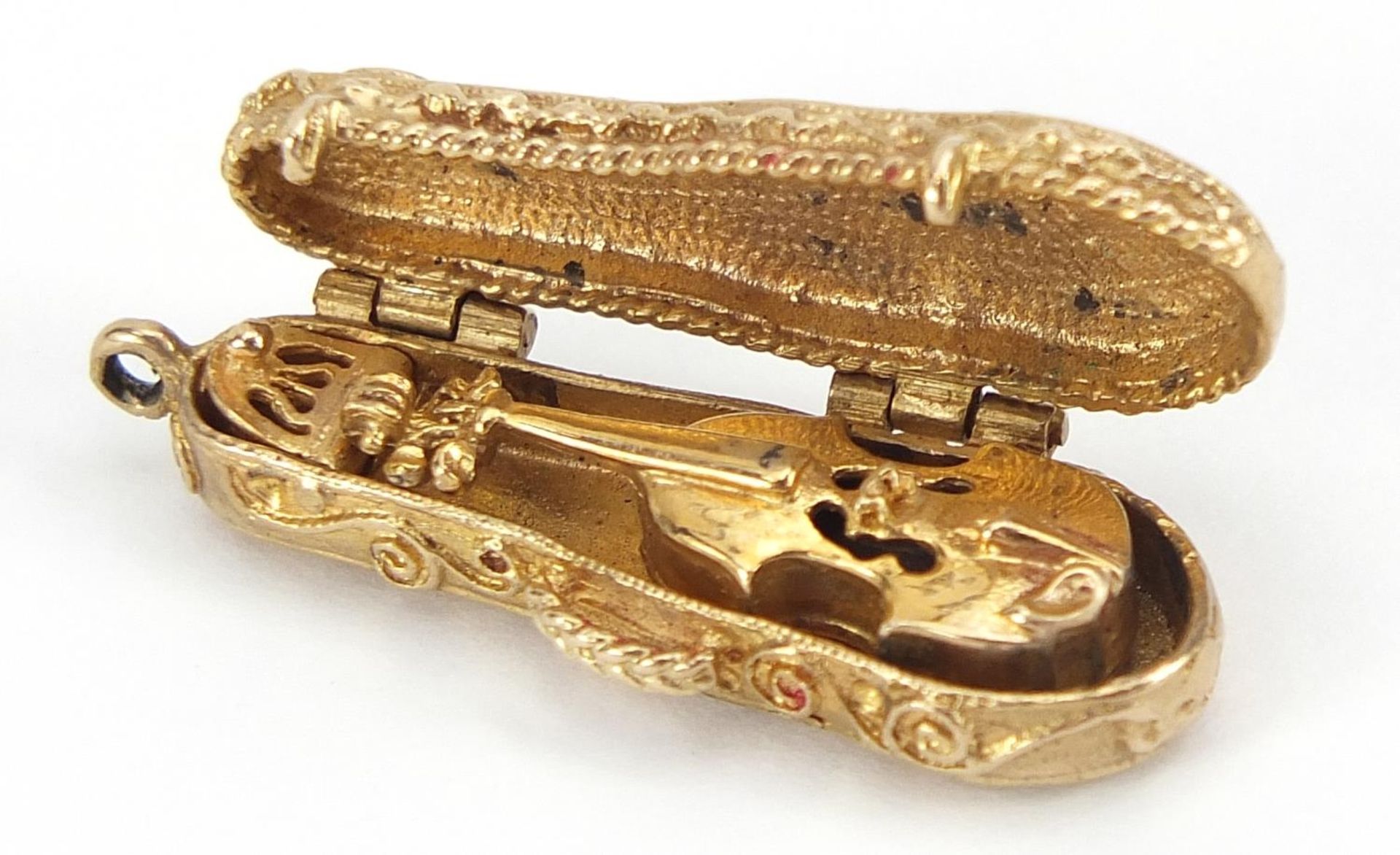 Large 9ct gold violin in a case charm, 3.2cm in length, 8.2g - Image 2 of 4