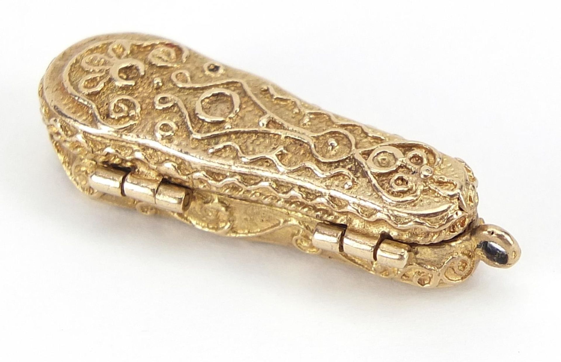 Large 9ct gold violin in a case charm, 3.2cm in length, 8.2g - Image 4 of 4