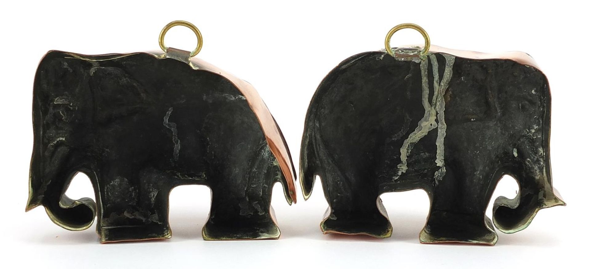 Pair of Victorian copper jelly moulds in the form of elephants, each 16.5cm wide - Image 2 of 3