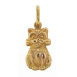 9ct gold cat charm, 2.3cm high, 0.8g