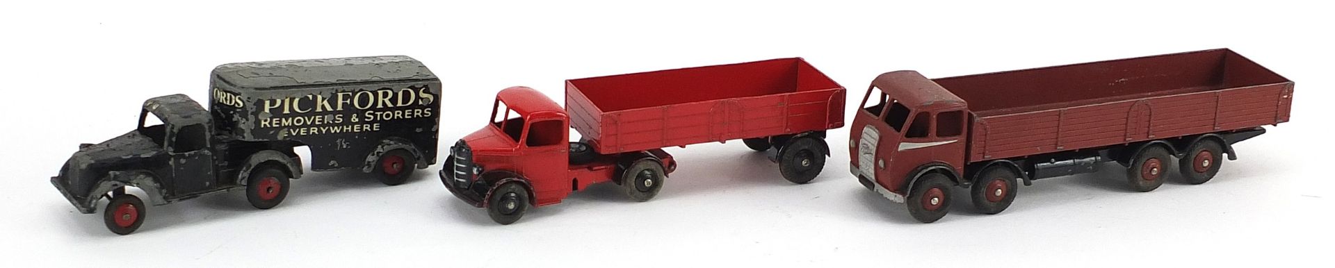 Two vintage Dinky diecast lorries and a Timpo Toys Pickfords Removal lorry - Image 2 of 5