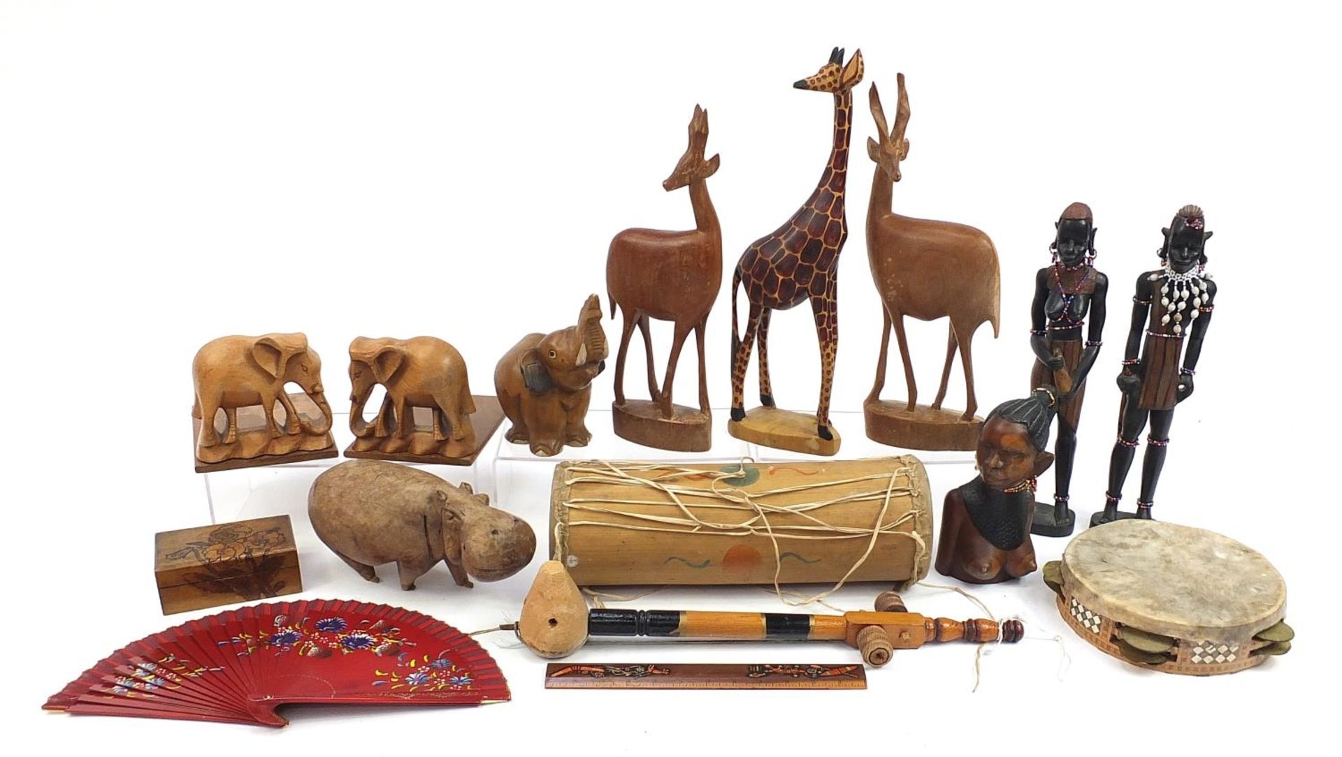 Wooden items including African figures, animals, instruments and large carved wall mask, the largest - Bild 2 aus 5