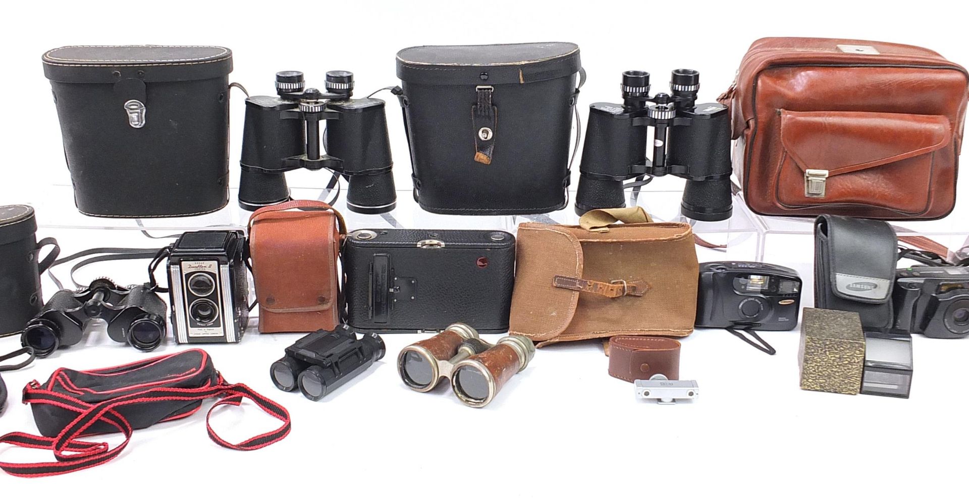 Vintage and later cameras, lenses and binoculars including Kodak, Olympus, Hanimex and Agfa - Image 3 of 4