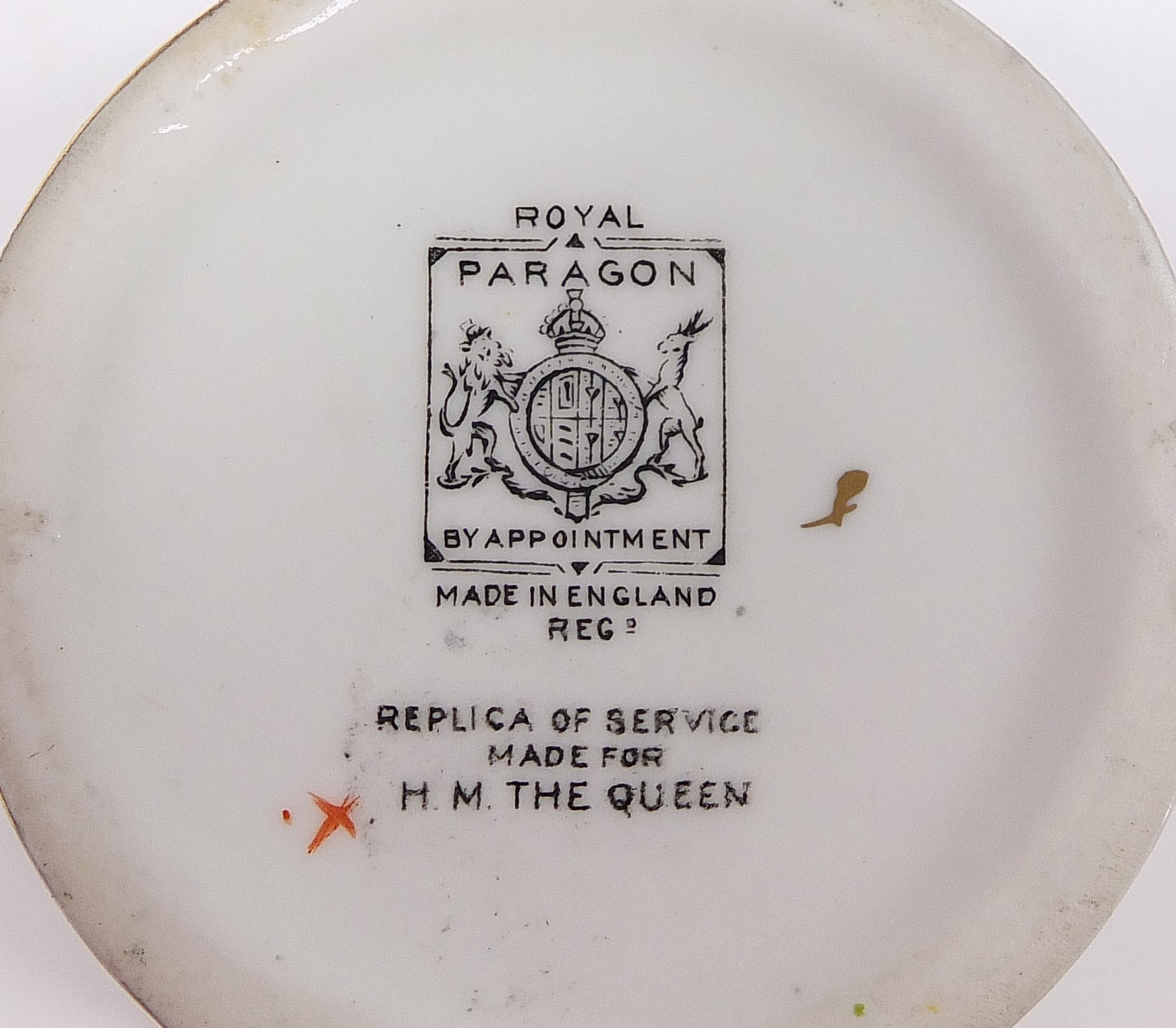 Royal Paragon tea ware, replica of service made for HM The Queen, the largest 25.5cm wide - Image 4 of 4