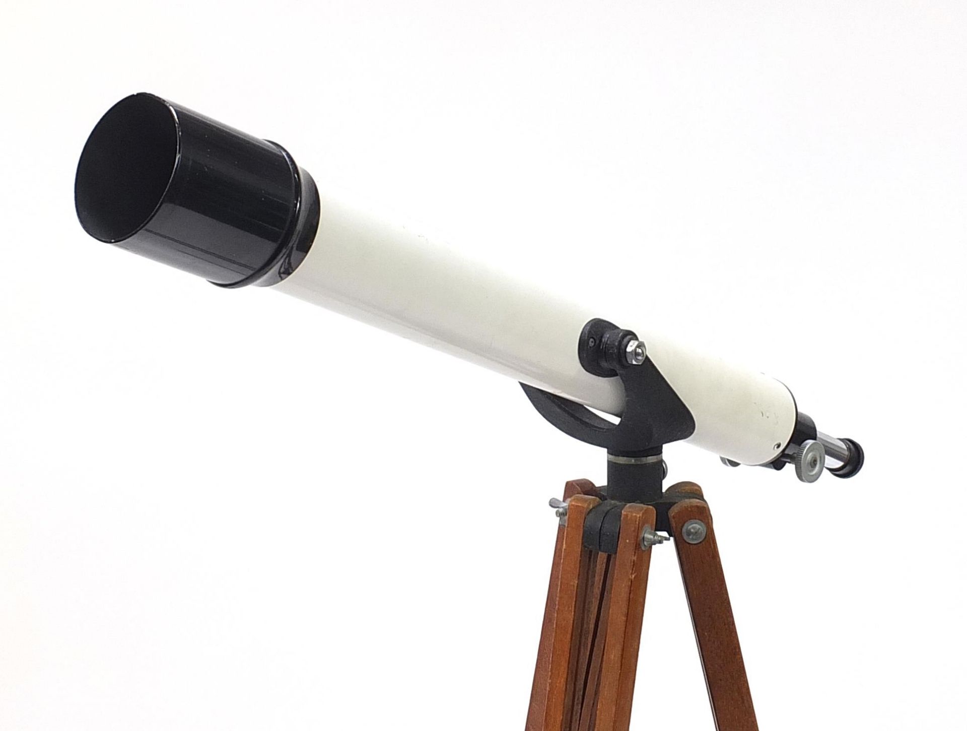 Unnamed telescope mounted on a military style adjustable tripod stand - Image 3 of 4