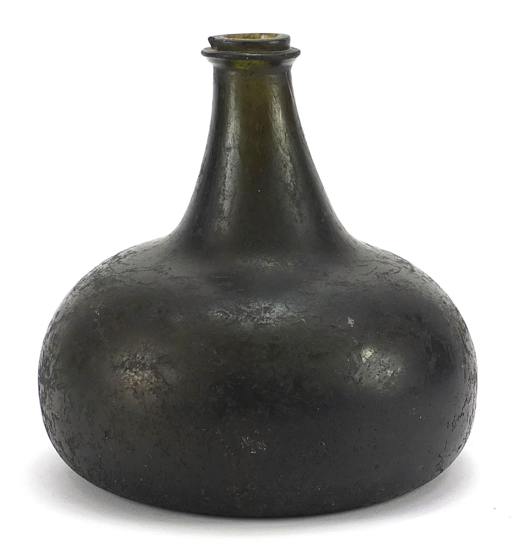 17th/18th century green glass onion bottle, 14.5cm high