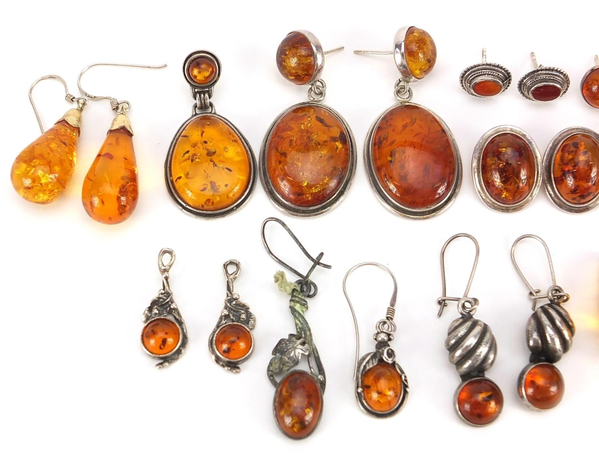 Collection of silver mounted natural amber earrings, the largest 4.5cm high, total weight 57.4g - Image 2 of 3