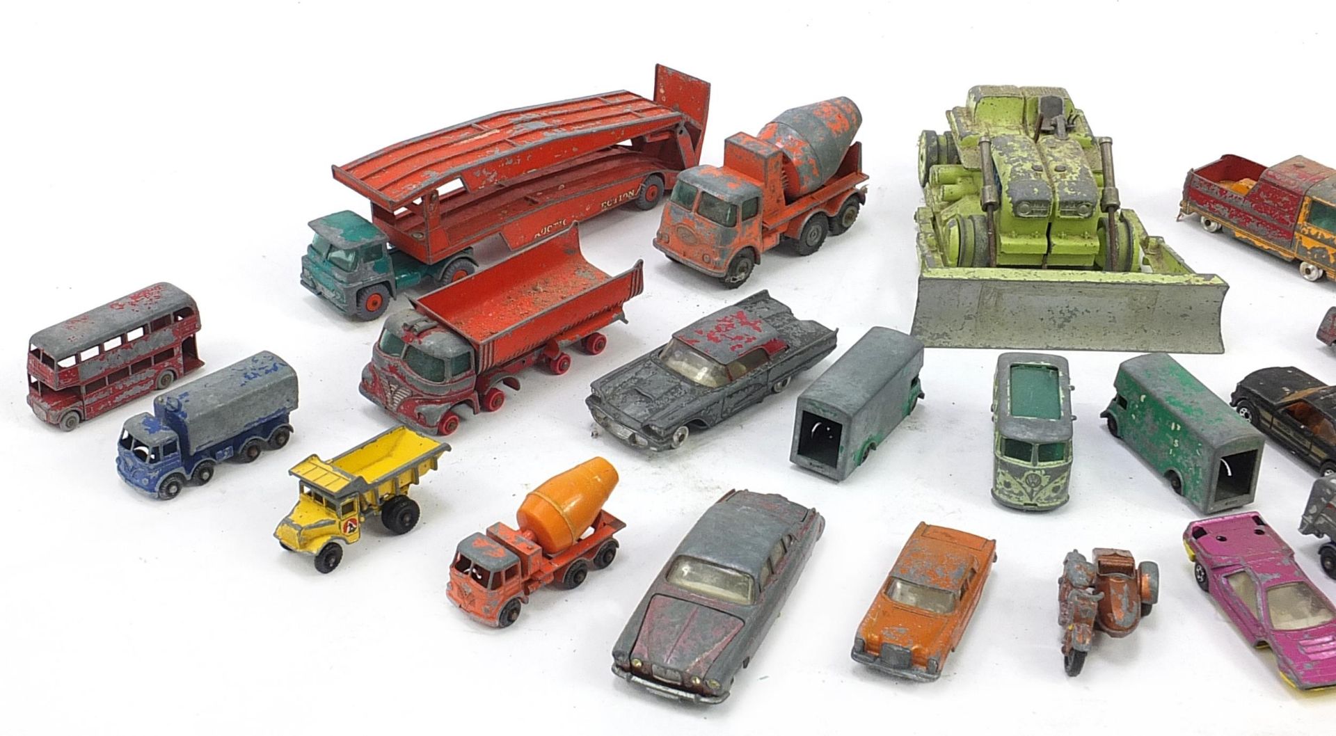 Vintage diecast vehicles including Dinky, Corgi and Matchbox by Lesney - Image 2 of 3