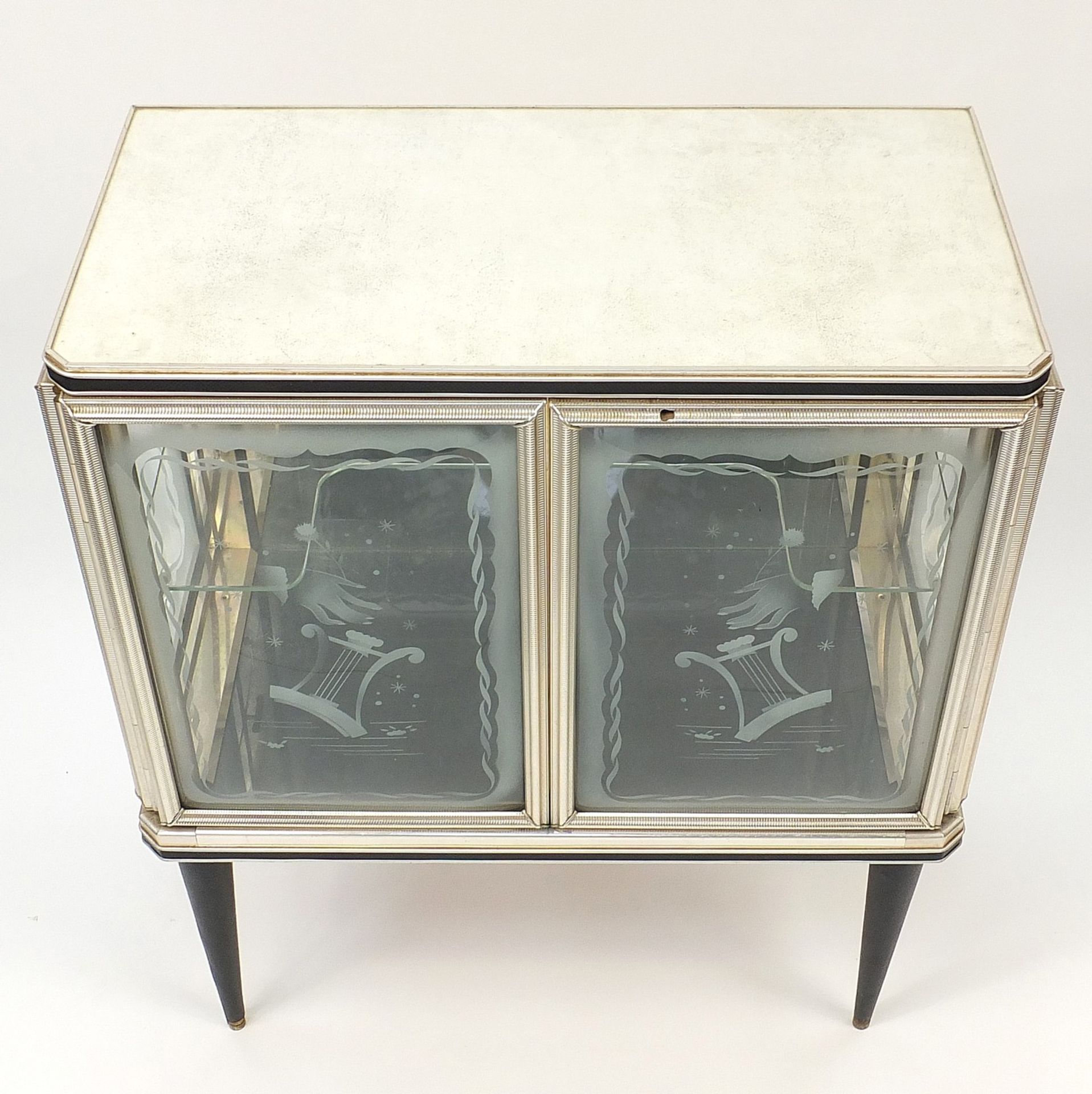 1950's Retro Italian style glass cabinet, the bow fronted doors and sides etched with musical lyre - Image 4 of 5
