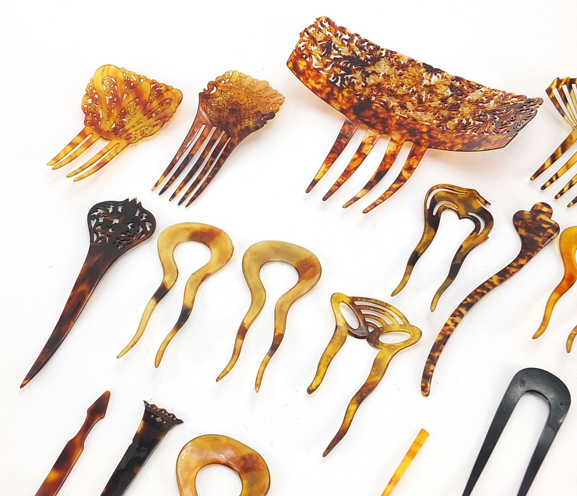 Collection of vintage faux tortoiseshell hair pieces and combs, the largest 19.5cm wide - Image 2 of 5