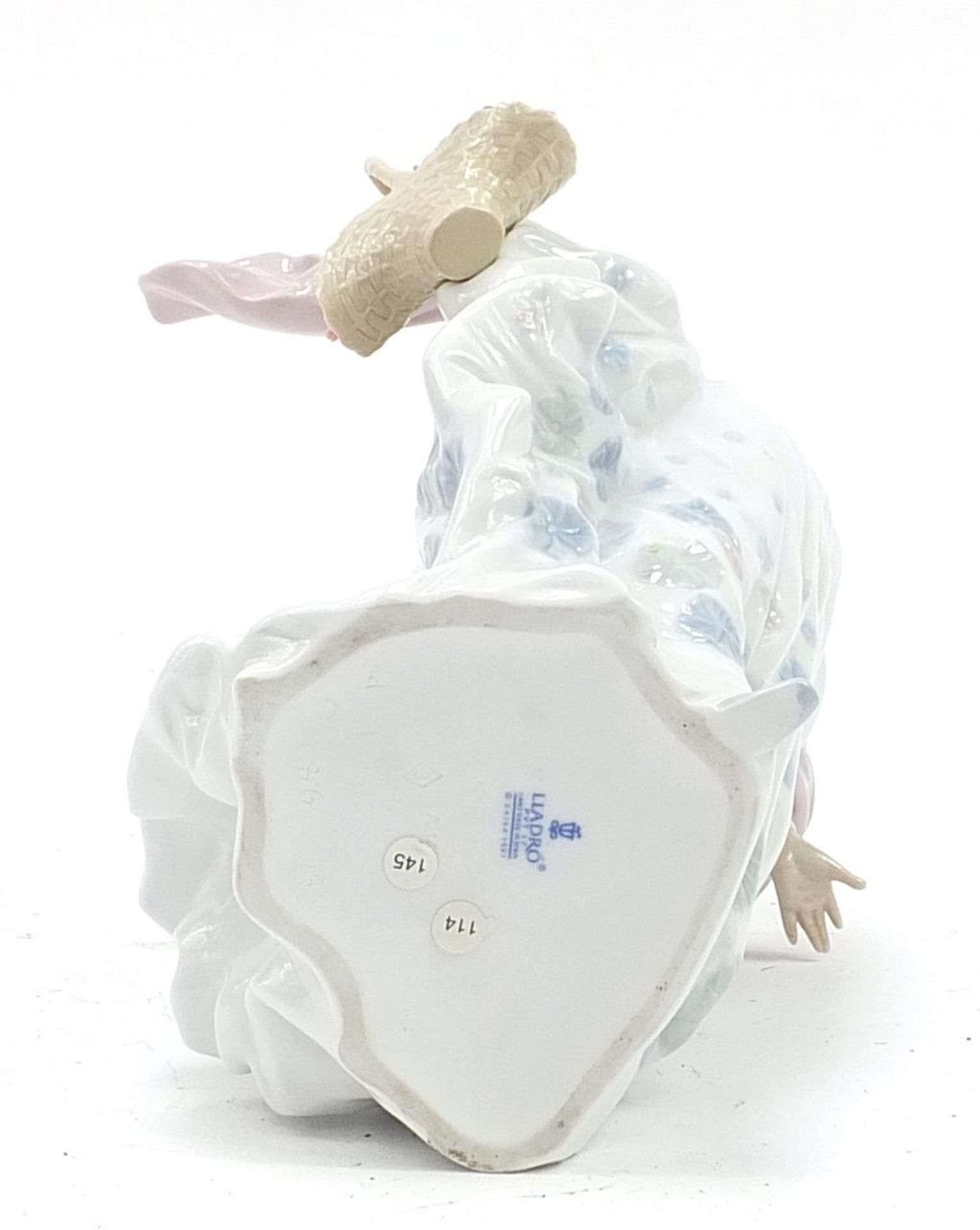 Lladro figurine of a female in a flowing dress, numbered 5898 - Image 3 of 4