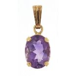 Ten carat gold amethyst pendant, 1.5cm high, 0.4g