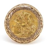 George V 1912 gold sovereign with 9ct gold ring mount, size T, 13.7g