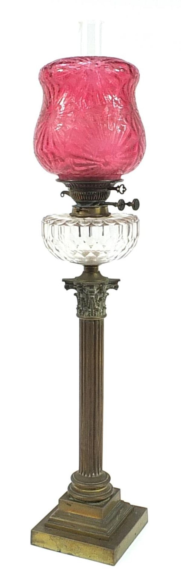 Victorian brass Corinthian column oil lamp with cranberry glass shade and clear glass reservoir, - Image 2 of 3