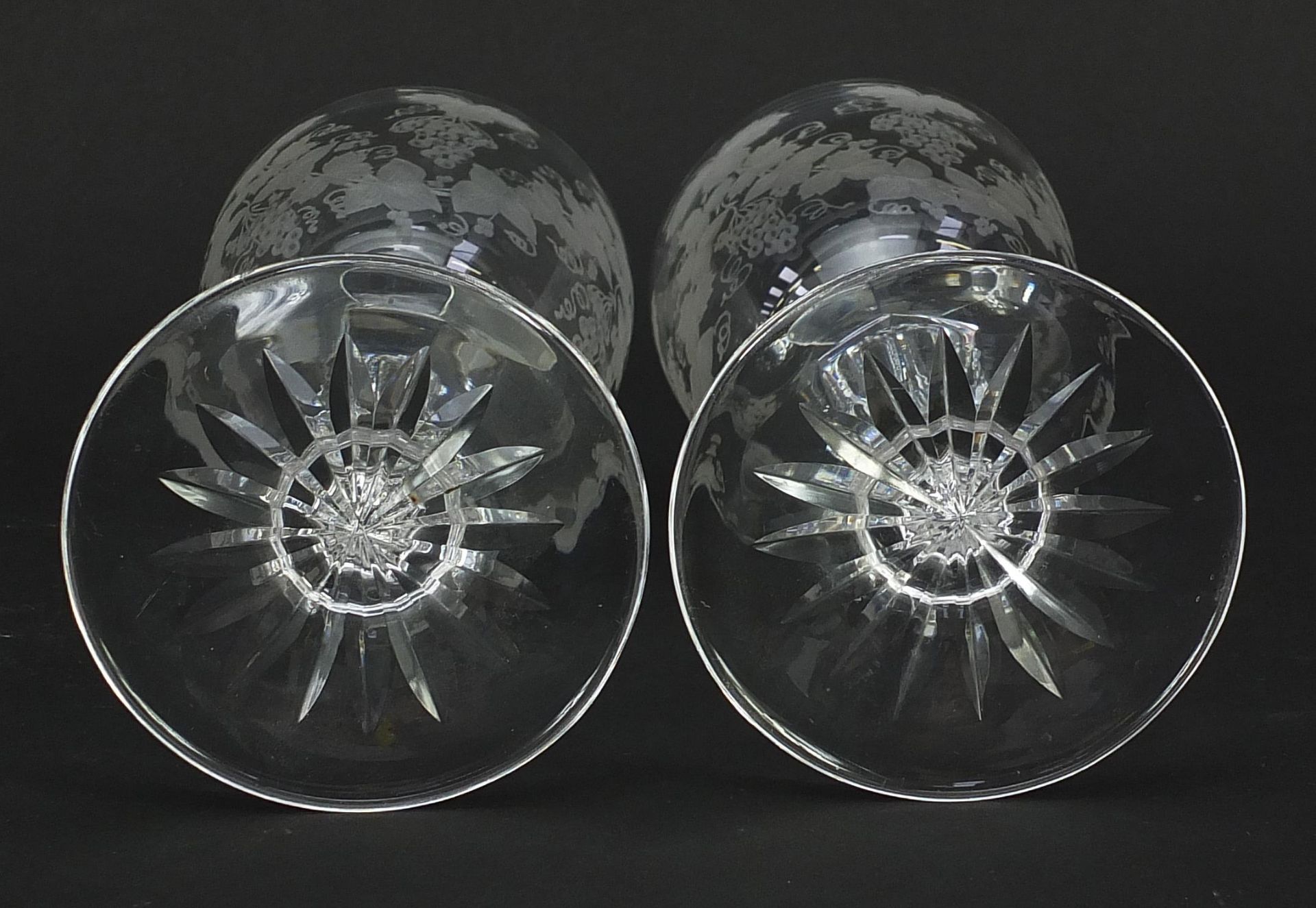 Pair of Edwardian cut glasses etched with leaves and berries, each 18.5cm high - Image 3 of 3