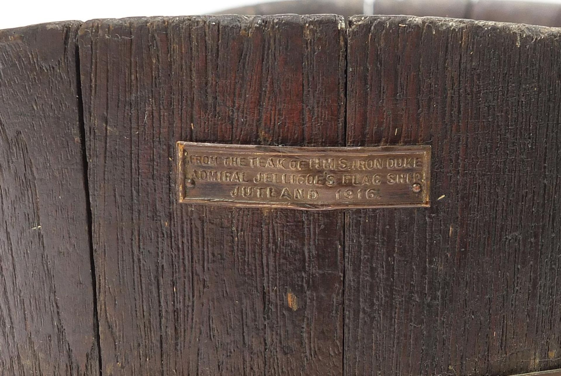 World War I Naval interest copper bound teak coal bucket with swing handle with plaque made from the - Image 2 of 4