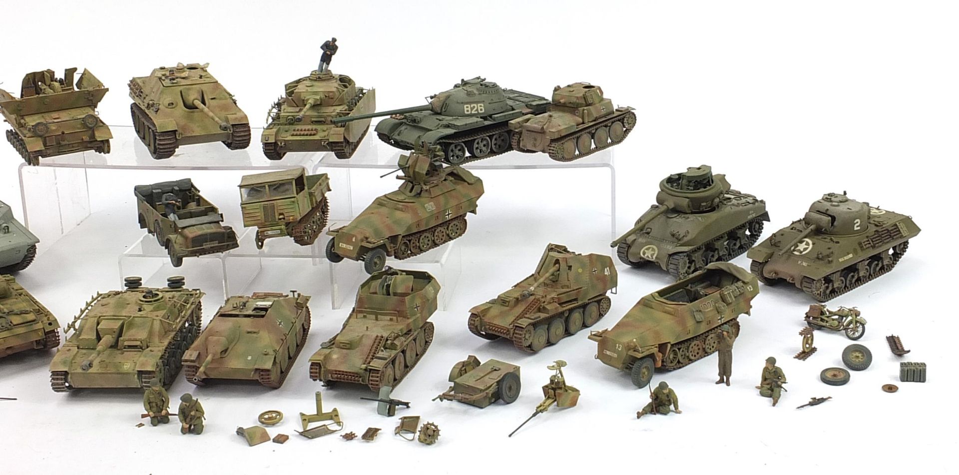 Collection of model kit army vehicles, the largest 22cm in length - Image 3 of 3