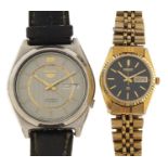 Gentlemen's Seiko 5 wristwatch and ladies Seiko wristwatch, both with day/date aperture