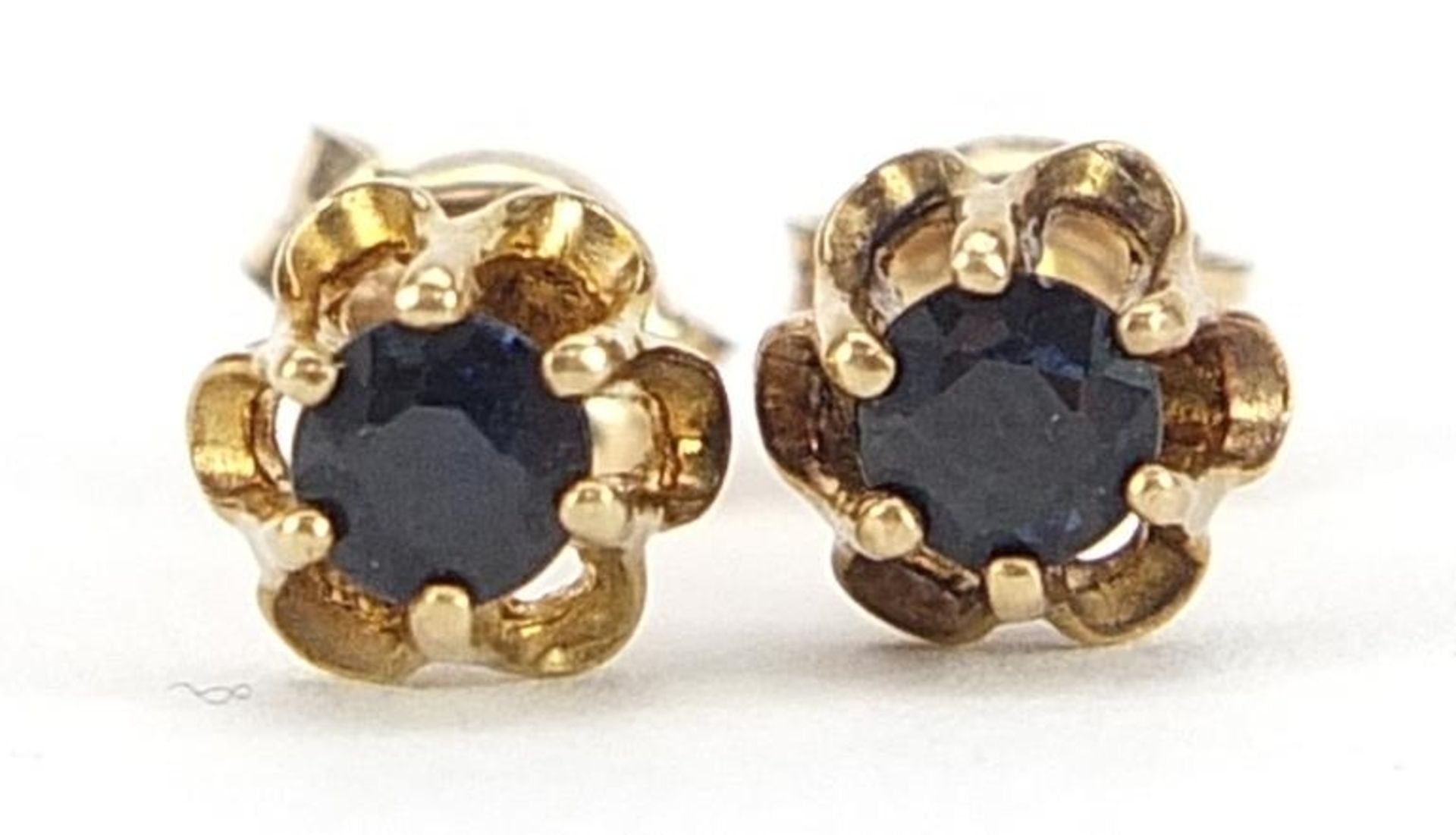 Pair of 9ct gold sapphire solitaire stud earrings, 4.5mm in diameter, 0.8g