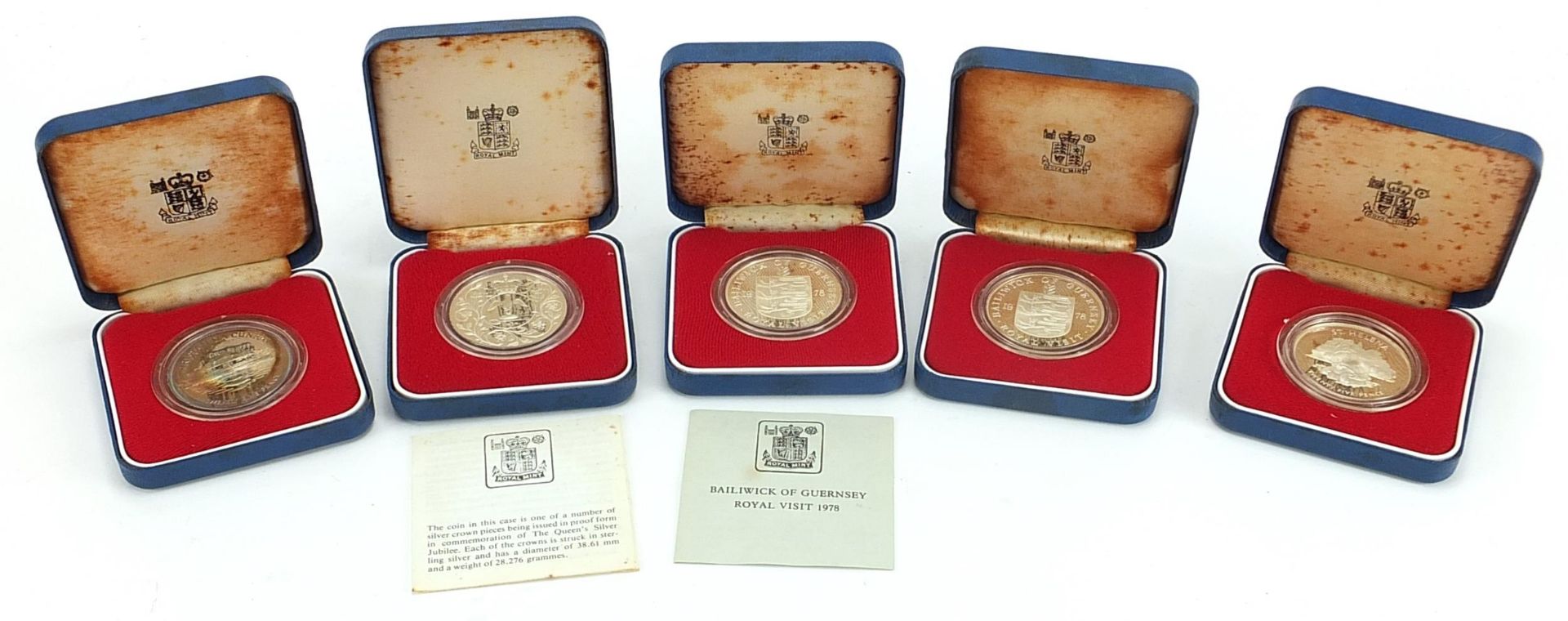 Five commemorative 1977 silver proof coins with cases including Bailiwick of Guernsey Royal Visit