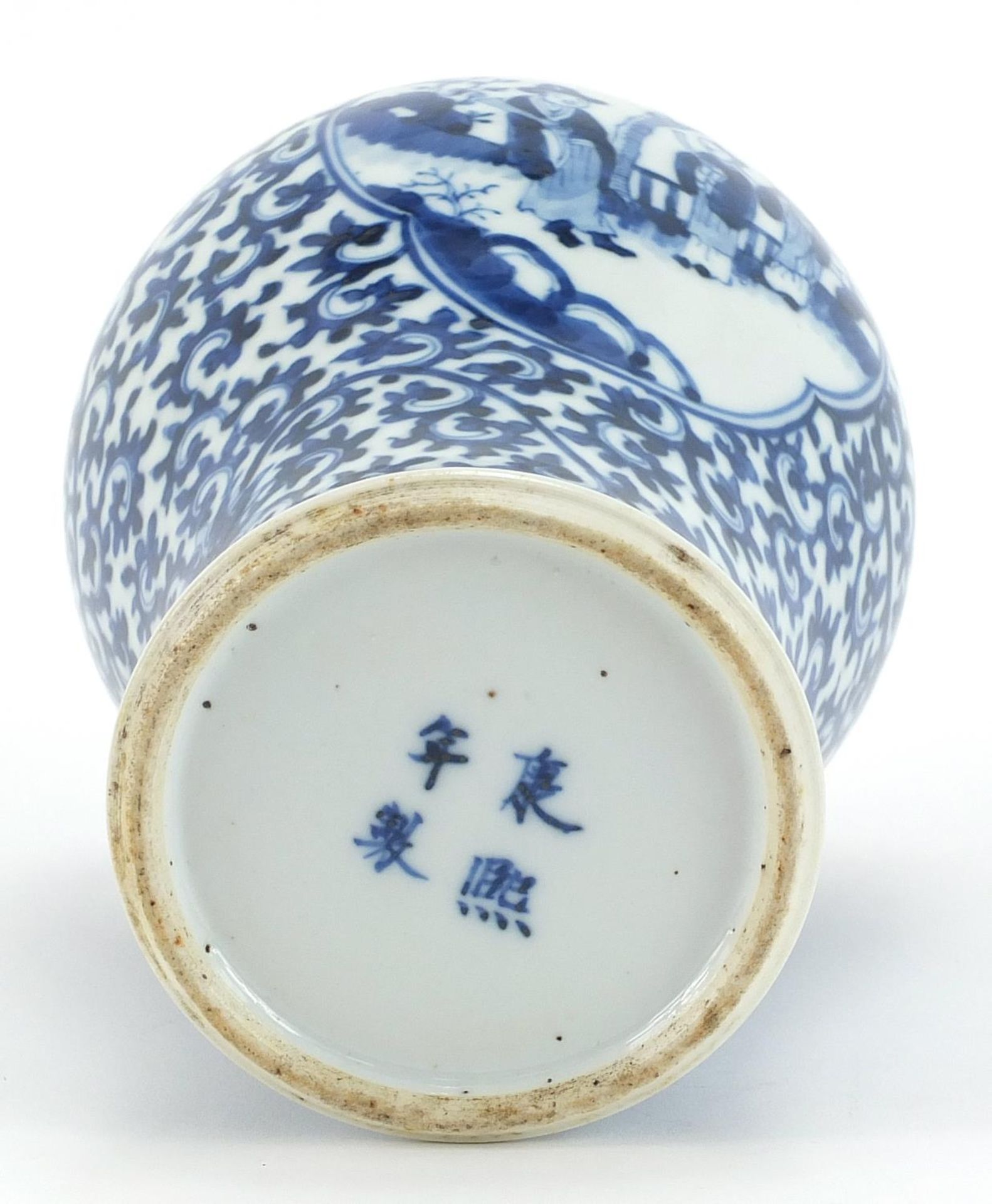 Chinese blue and white porcelain baluster vase hand painted with panels of figures onto a floral - Bild 3 aus 3