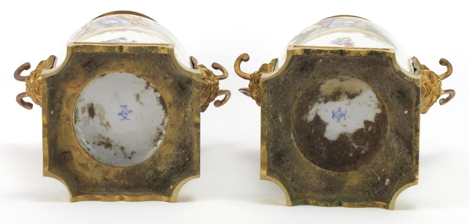 Sevres, pair of 19th century French porcelain vases with Ormolu mounts and twin handles, each hand - Bild 4 aus 5