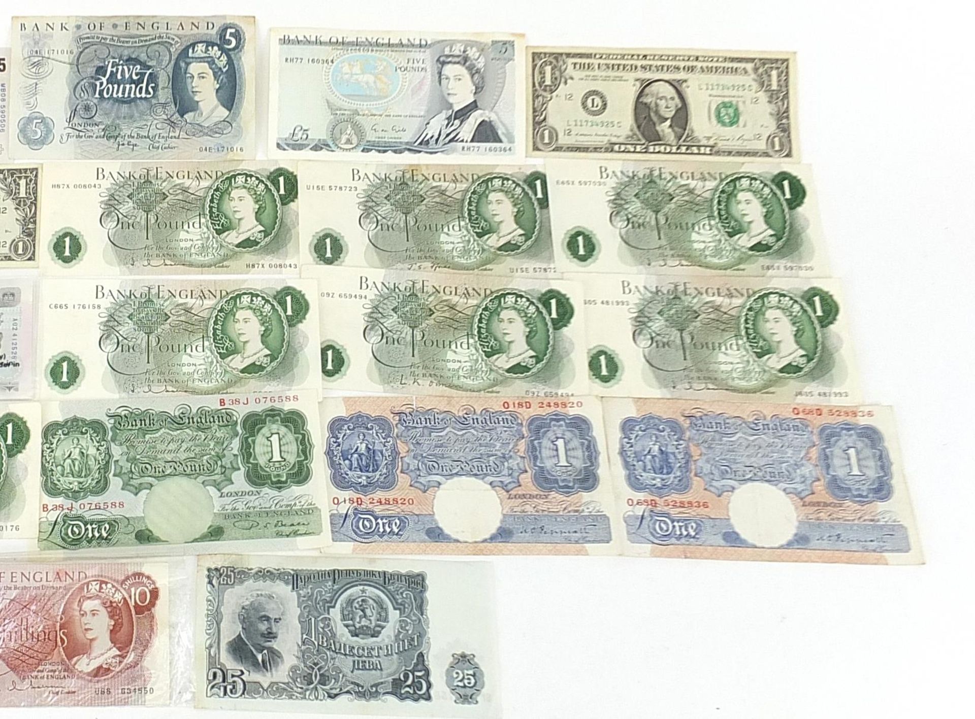 British and world banknotes including five pound and one pound notes, various cashiers - Bild 3 aus 3