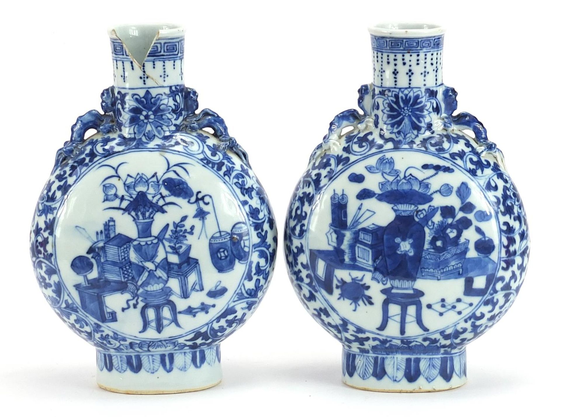 Pair of Chinese blue and white porcelain moon flasks with animalia handles, each hand painted with - Bild 2 aus 3