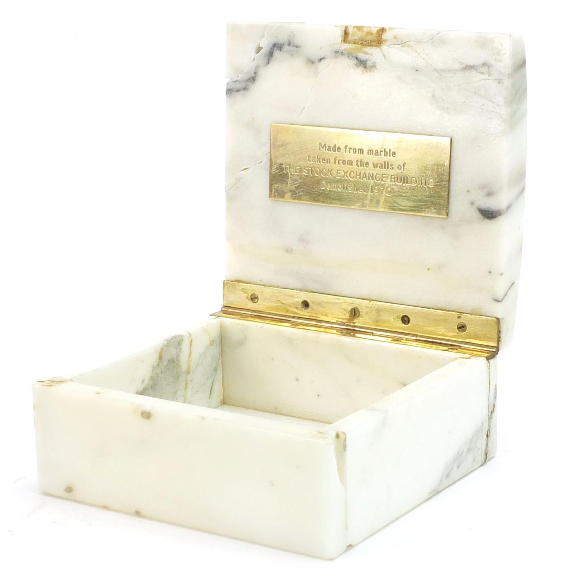 White marble box, the hinged lid with brass plaque engraved Made from the marble taken from the - Bild 2 aus 5