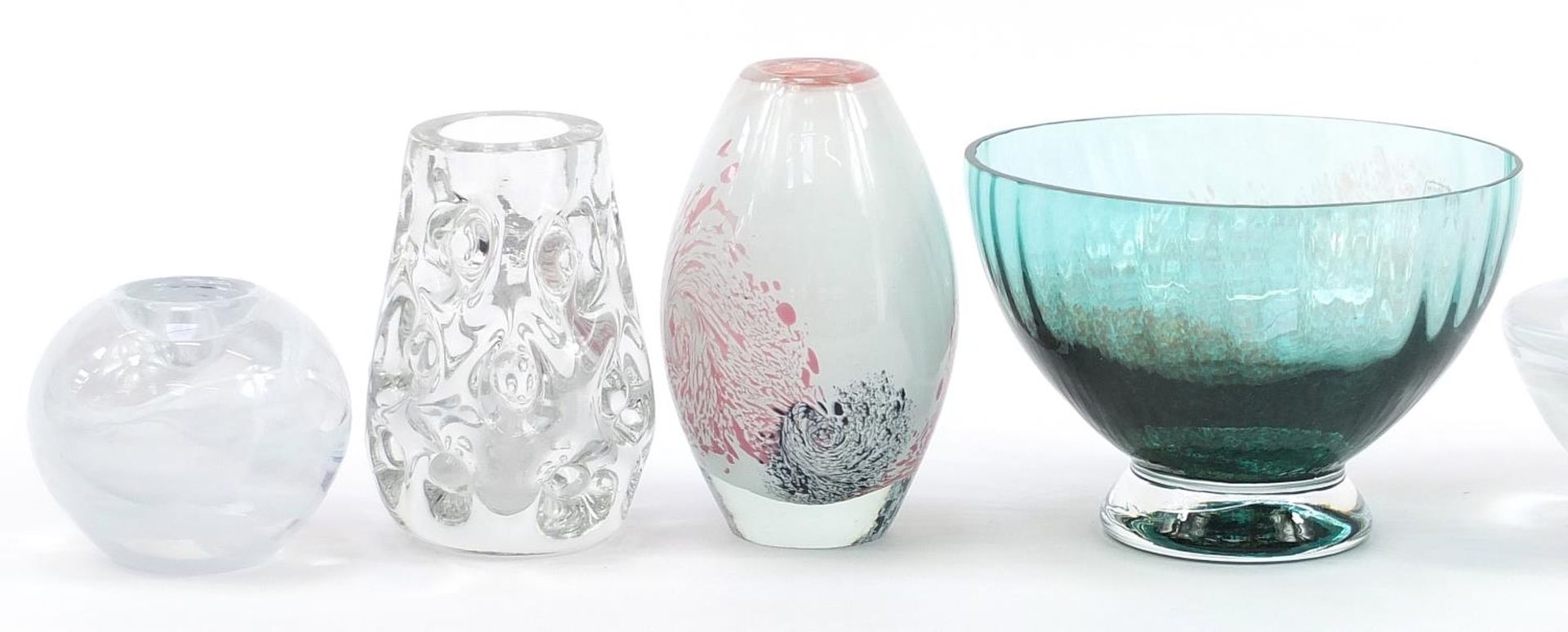 Art glassware including a pair of Kosta Boda candleholders, Mdina vase and large Caithness bowl, the - Image 2 of 7
