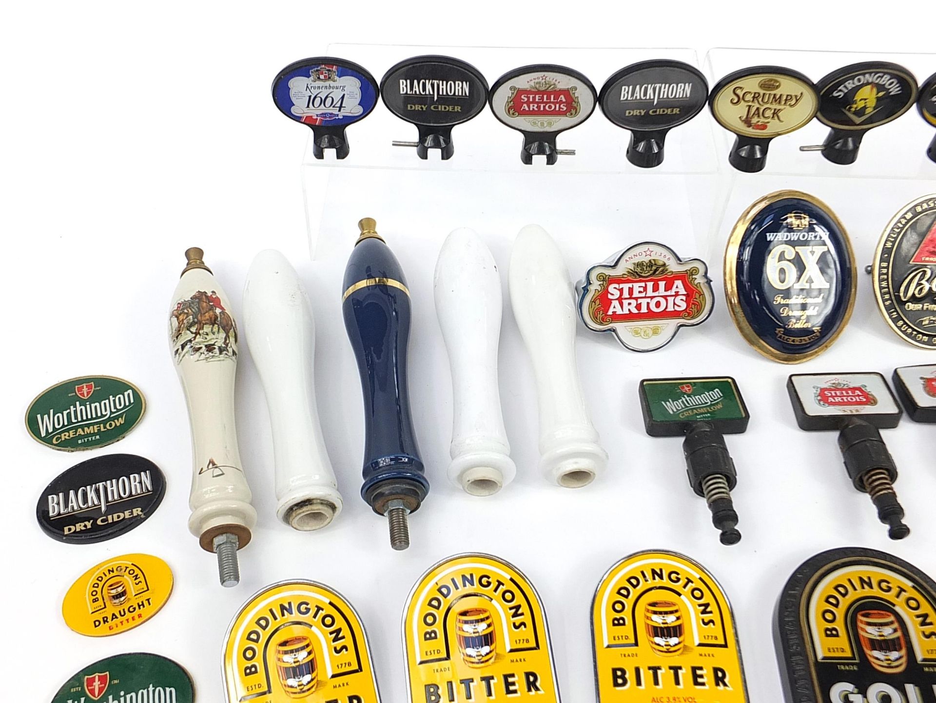 Collection of advertising bar beer pumps and beer pump labels including Stella, Kronenbourg, Bass - Bild 2 aus 5