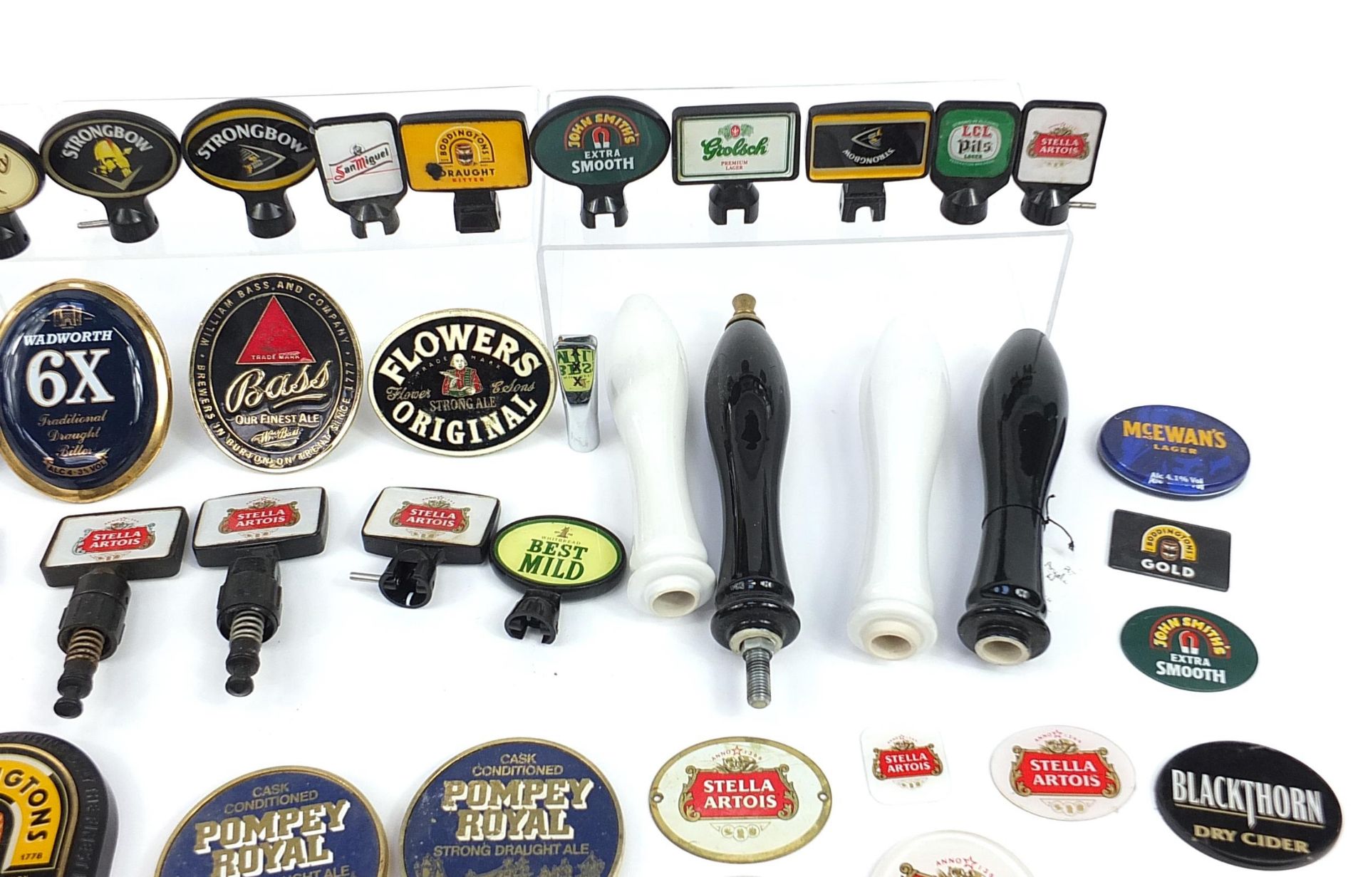 Collection of advertising bar beer pumps and beer pump labels including Stella, Kronenbourg, Bass - Bild 3 aus 5
