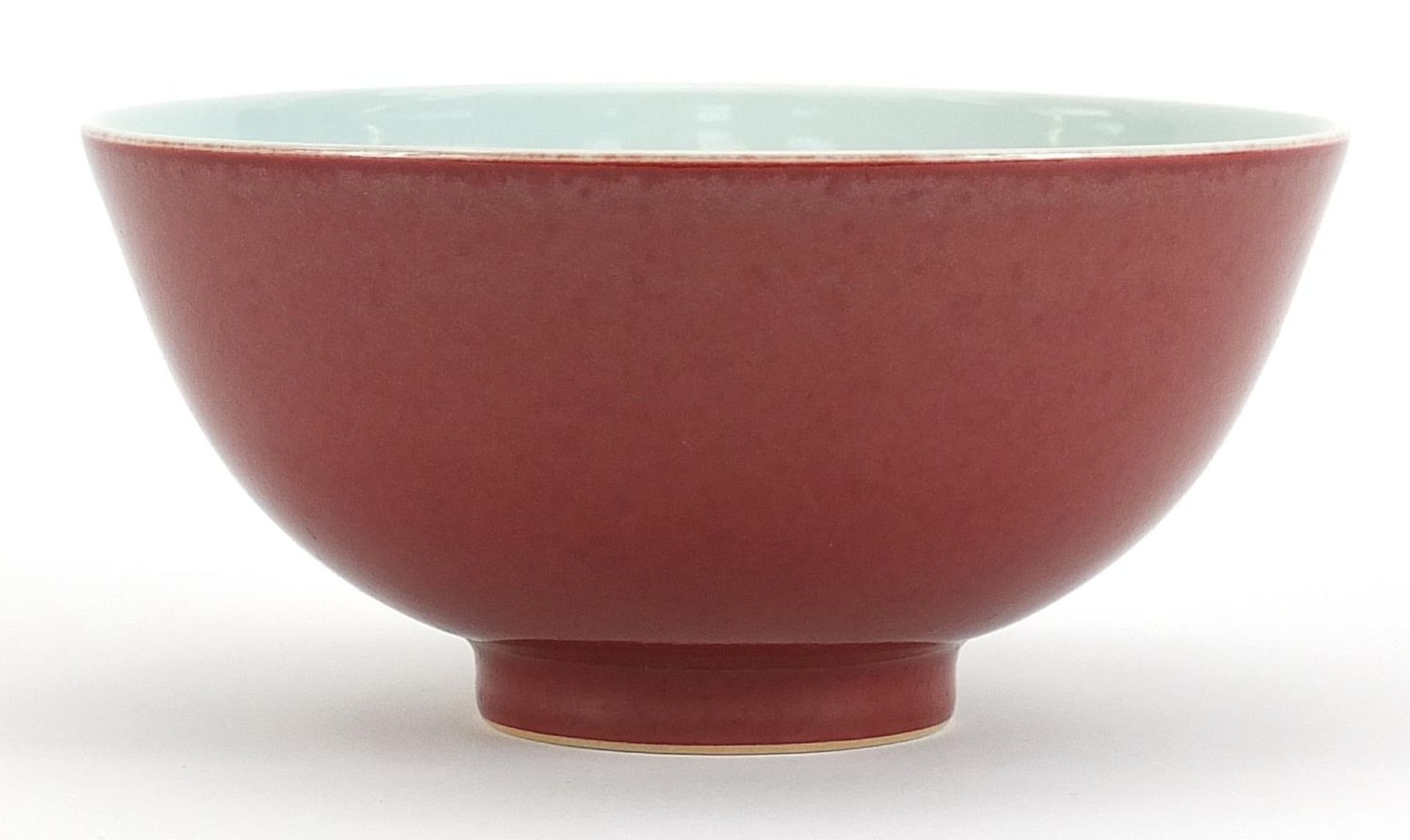 Chinese porcelain bowl having a sang de boeuf glaze, six figure character marks to the base, 14. - Bild 2 aus 3