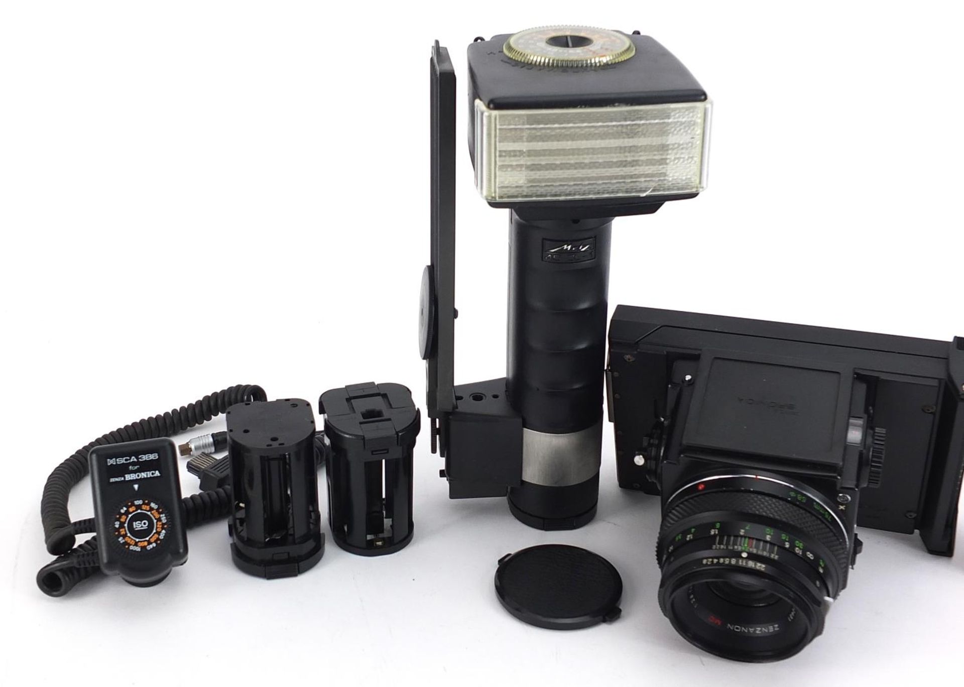Zenza Bronica ETRS film camera with a Metz flash unit - Bild 2 aus 5