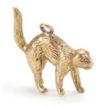 9ct gold scared cat charm, 2cm high, 5.3g