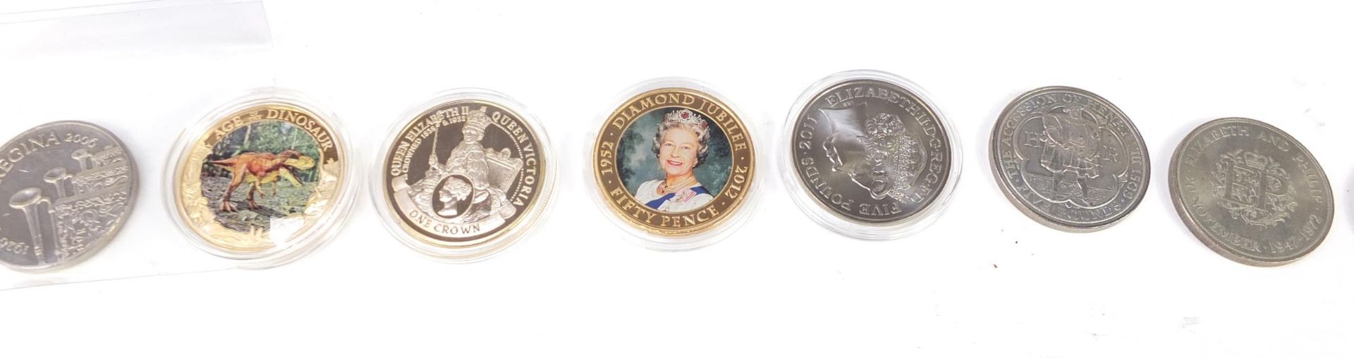 British commemorative coinage and tokens including five pound coins and Queen's Golden Jubilee - Image 5 of 7