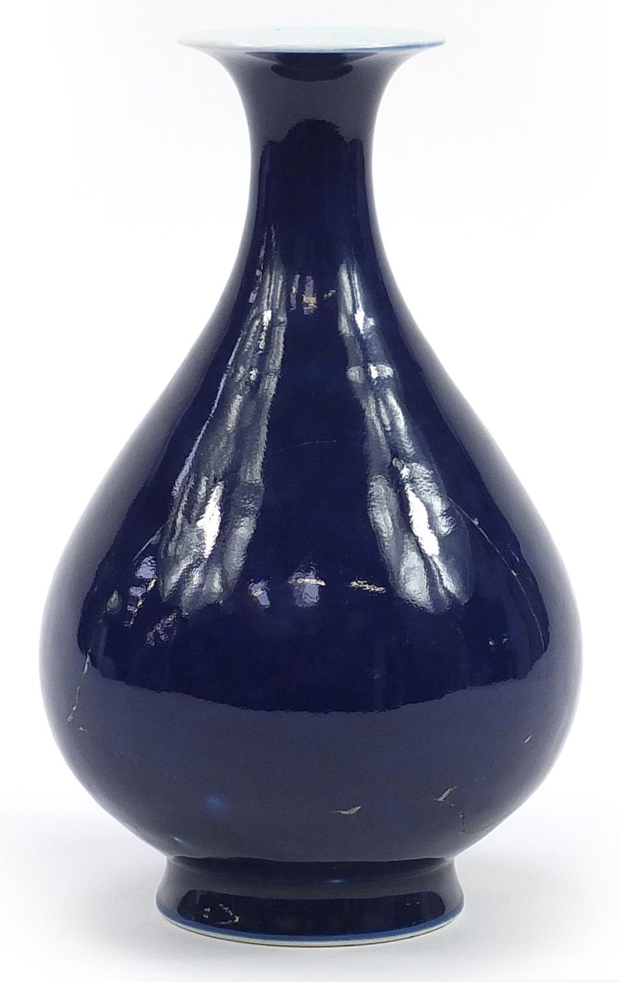 Chinese porcelain vase having a blue glaze, six figure character marks to the base, 31cm high - Bild 2 aus 3