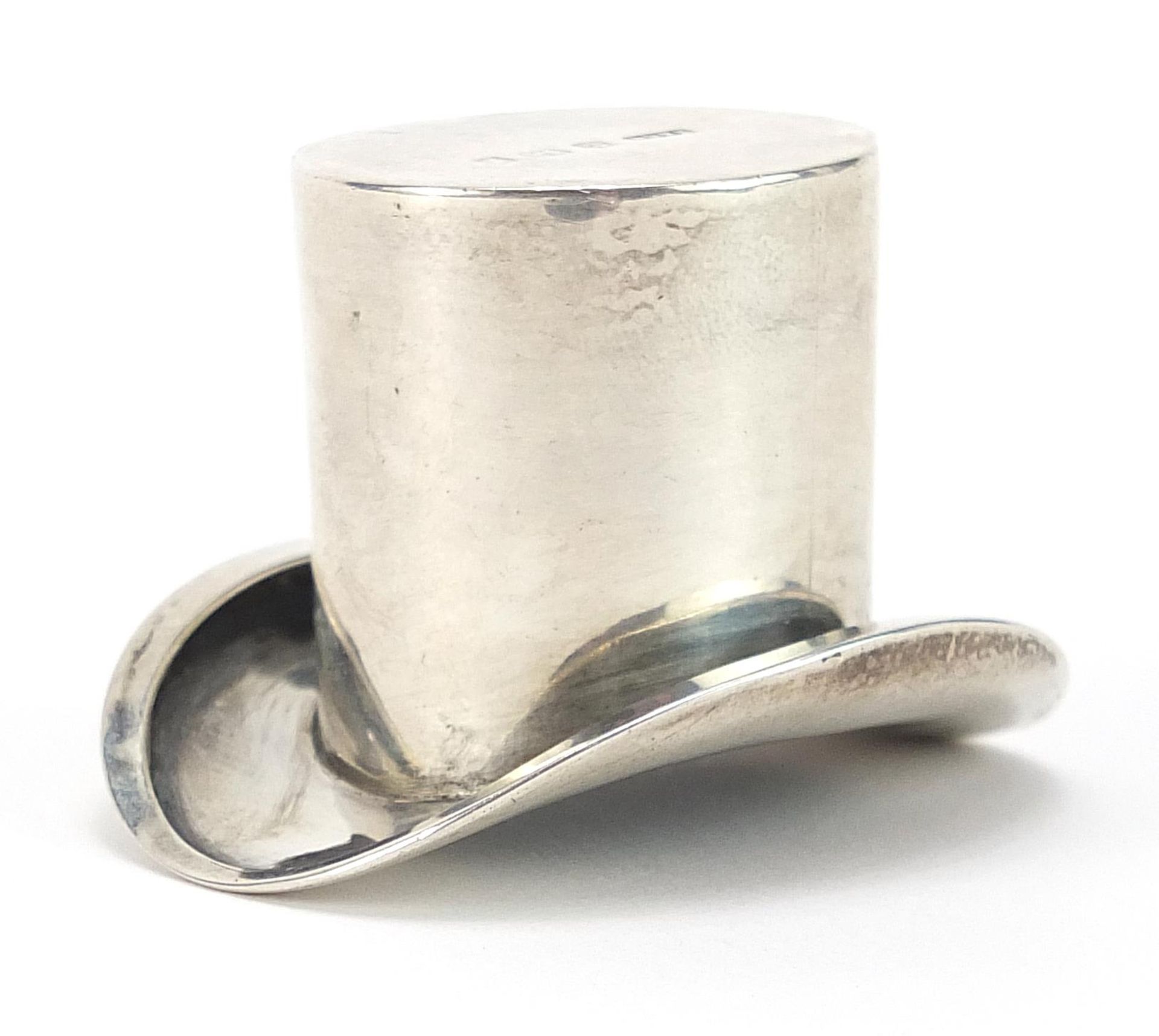 Sydney & Co, Edwardian silver top hat, possibly a pincushion, Birmingham 1910, 5cm wide, 15.0g - Bild 2 aus 4